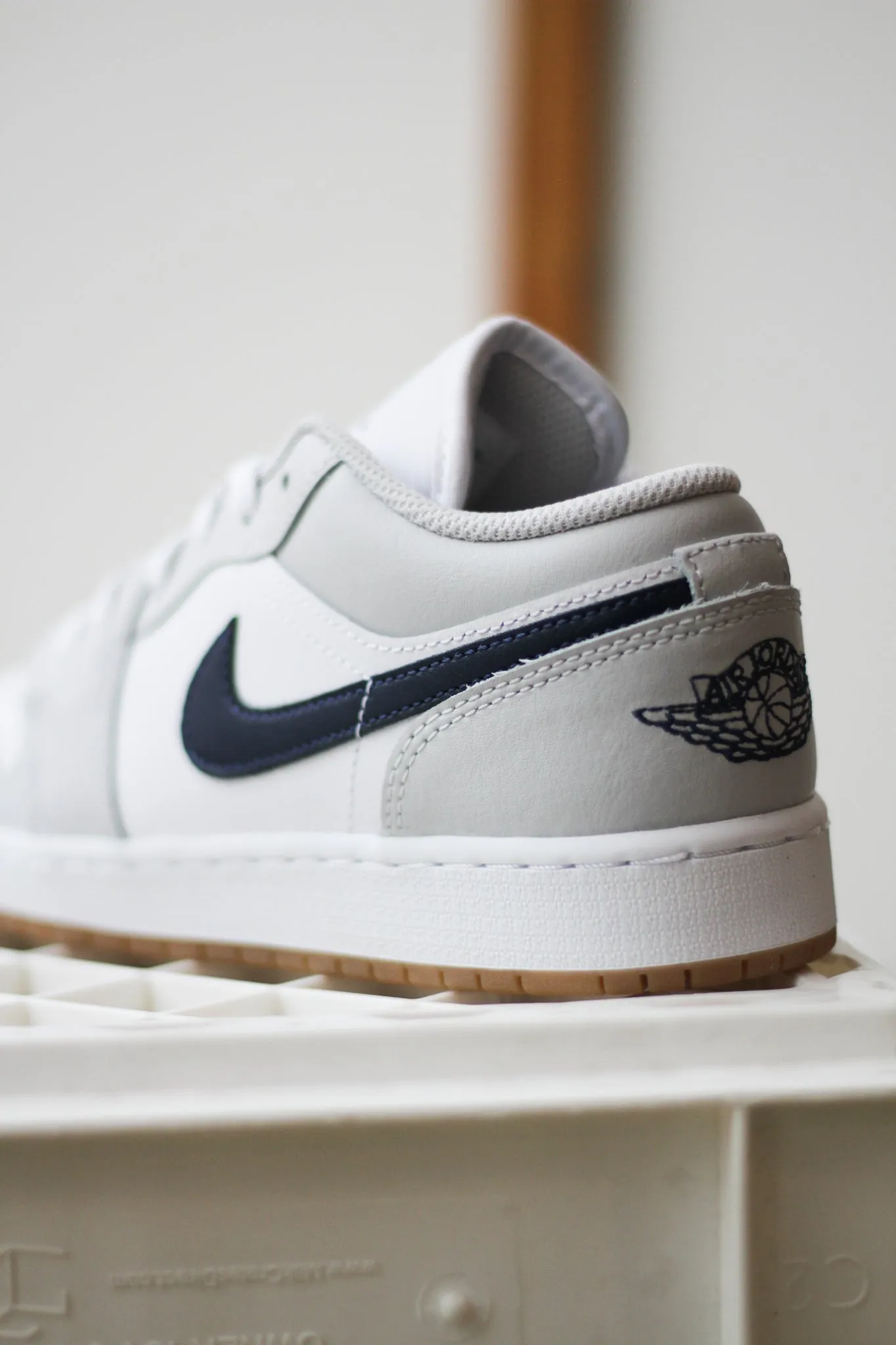 AIR JORDAN 1 LOW (GS) "WHITE/MIDNIGHT NAVY-NEUTRAL GREY"