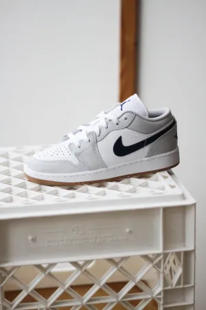 AIR JORDAN 1 LOW (GS) "WHITE/MIDNIGHT NAVY-NEUTRAL GREY"