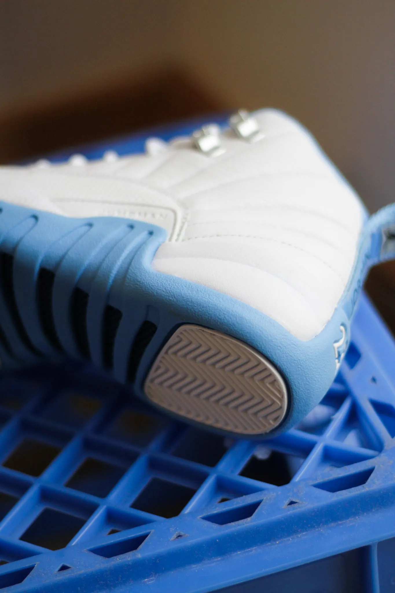 AIR JORDAN 12 RETRO (GS) "WHITE/UNIVERSITY BLUE-METALLIC SILVER"