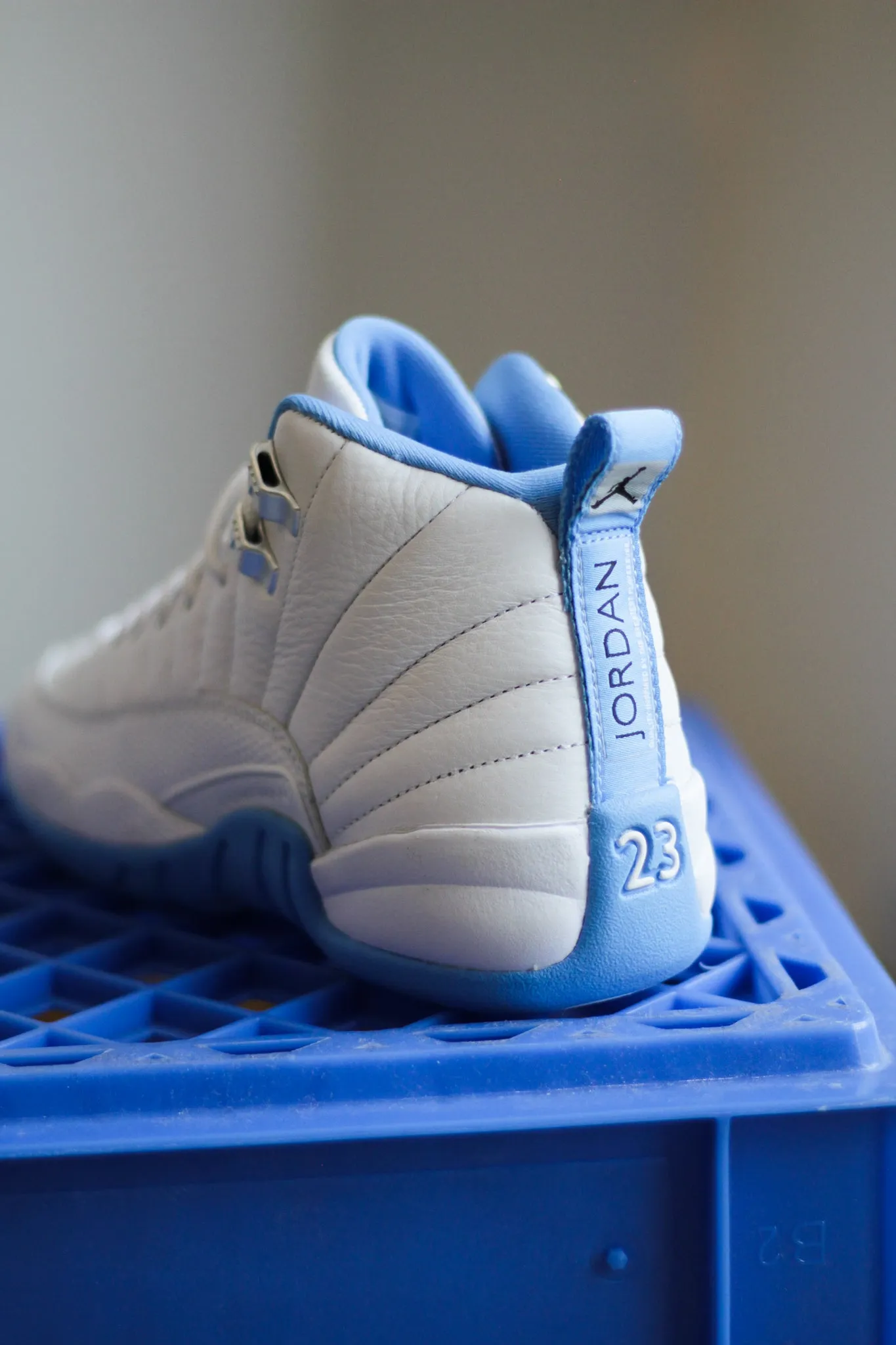 AIR JORDAN 12 RETRO (GS) "WHITE/UNIVERSITY BLUE-METALLIC SILVER"