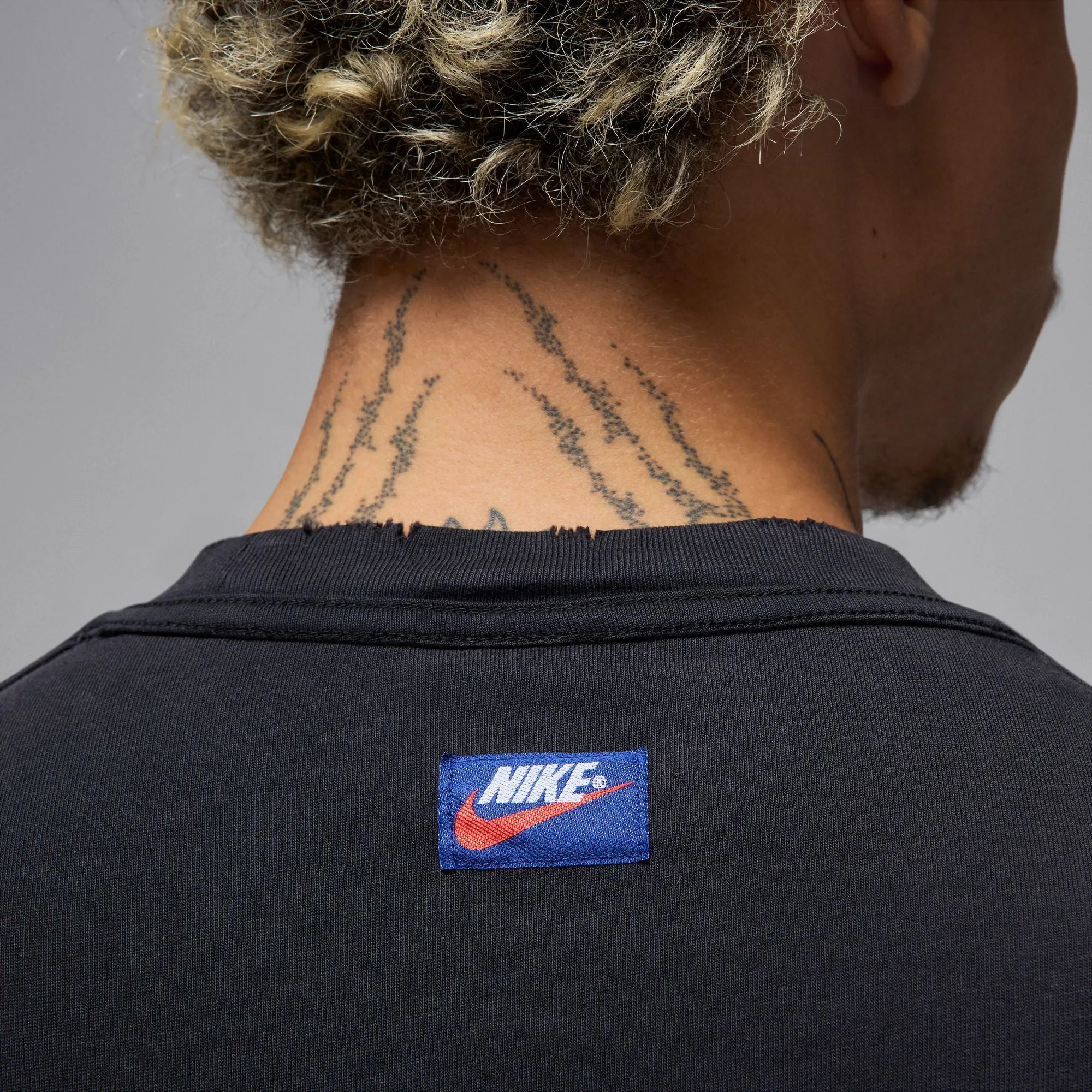AIR JORDAN RARE AIR LONG SLEEVE T-SHIRT "BLACK/CHILE RED"
