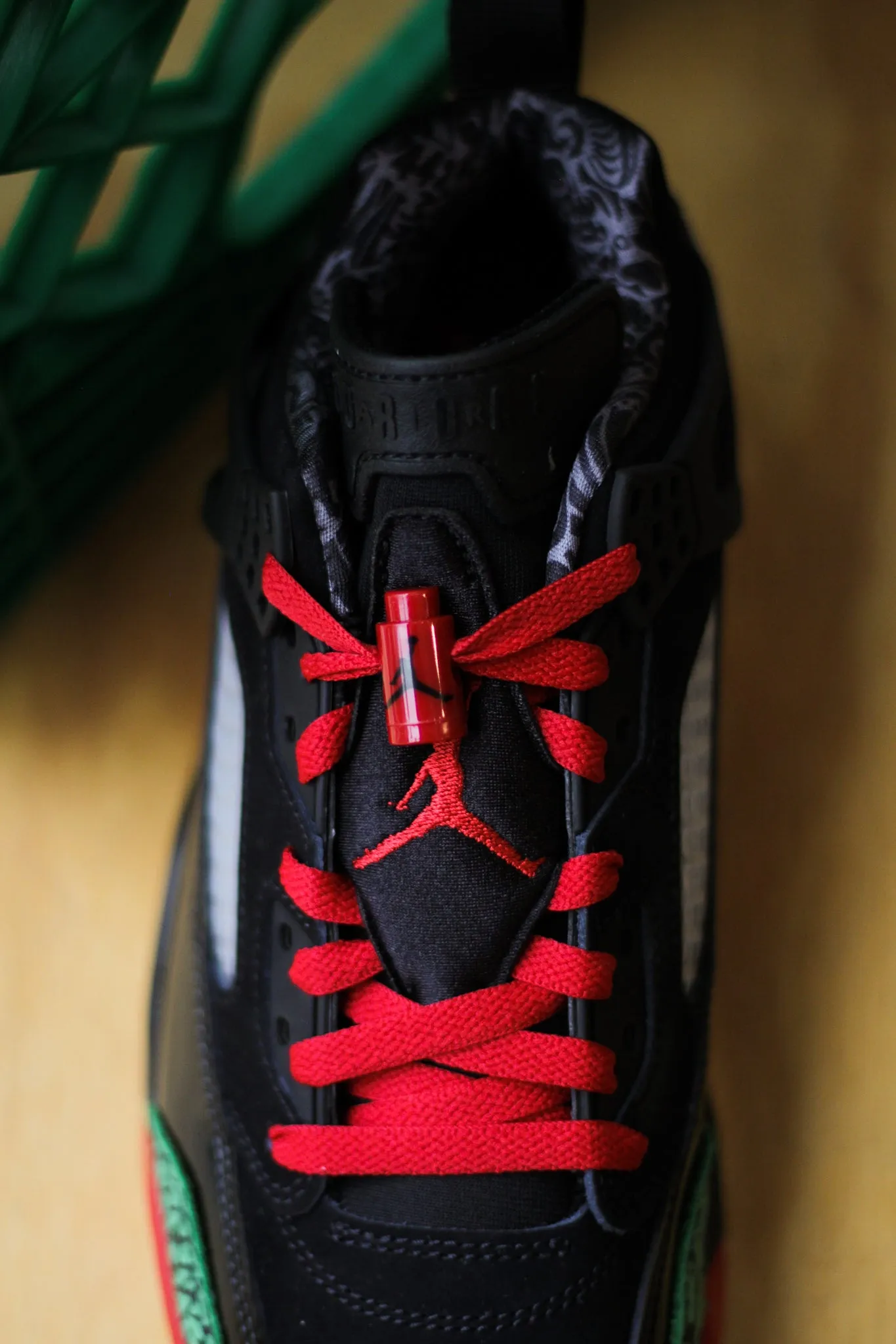 AIR JORDAN SPIZIKE LOW "BLACK/VARSITY RED-CLASSIC GREEN-WHITE"