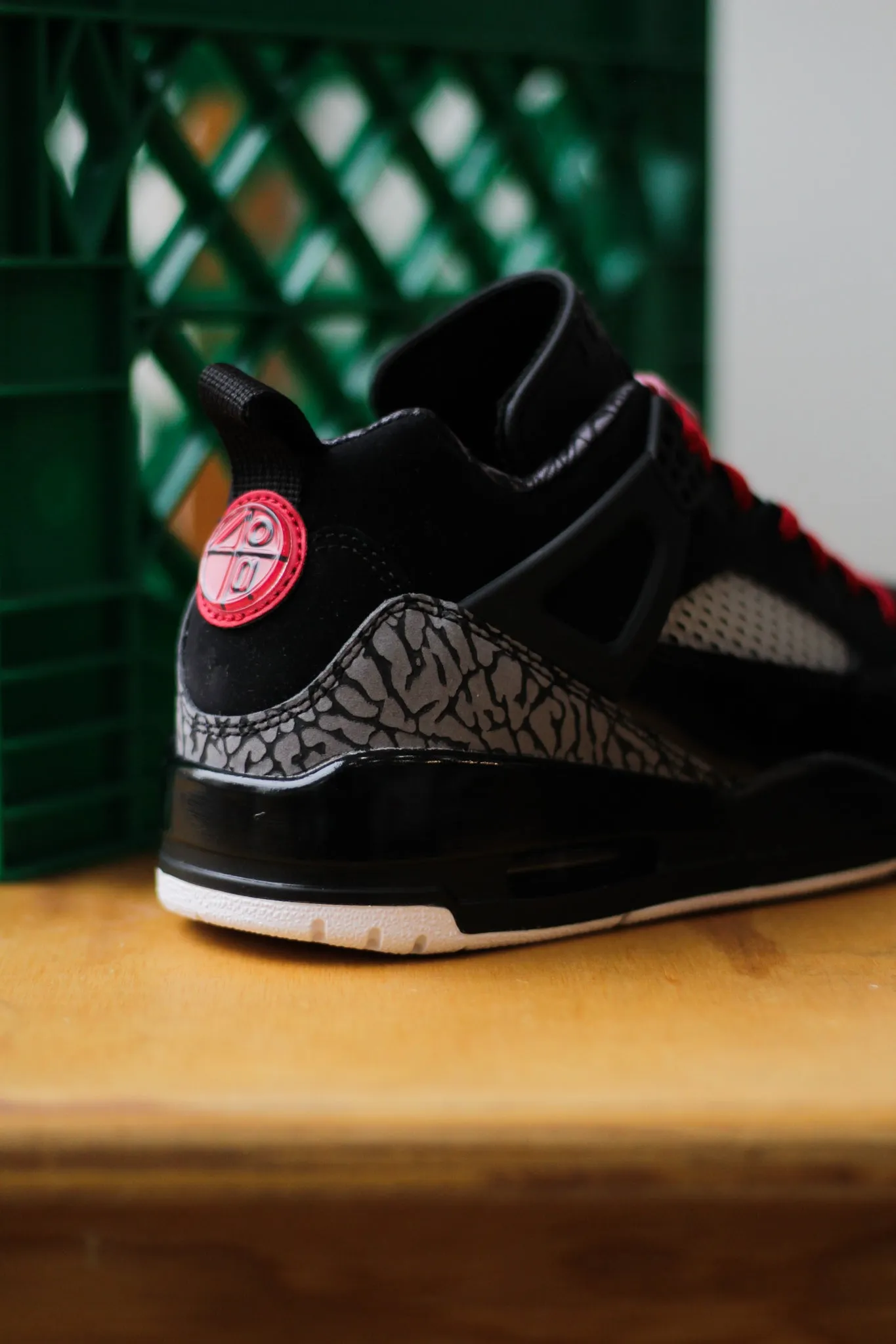 AIR JORDAN SPIZIKE LOW "BLACK/VARSITY RED-CLASSIC GREEN-WHITE"