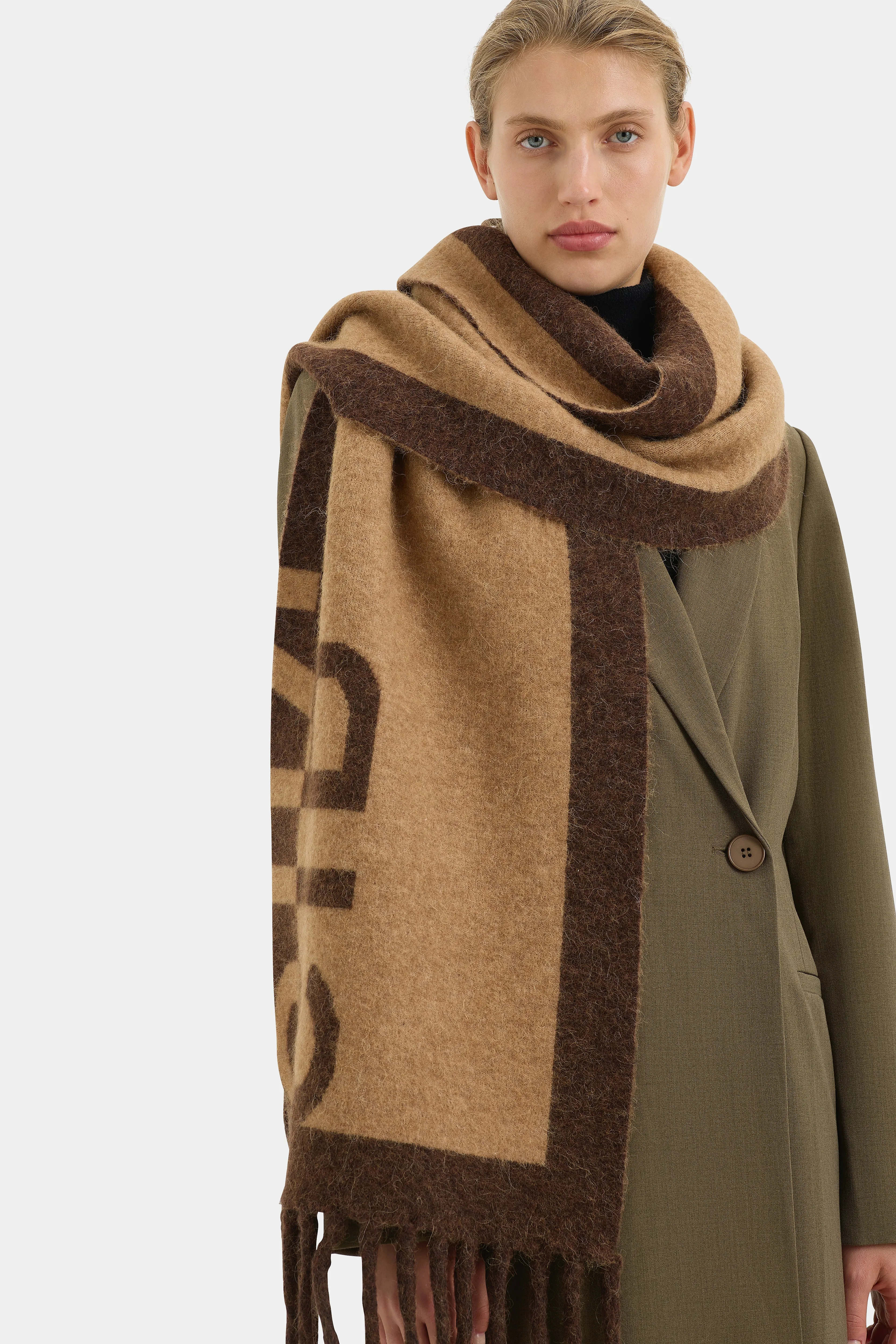 Angelo Scarf SIR