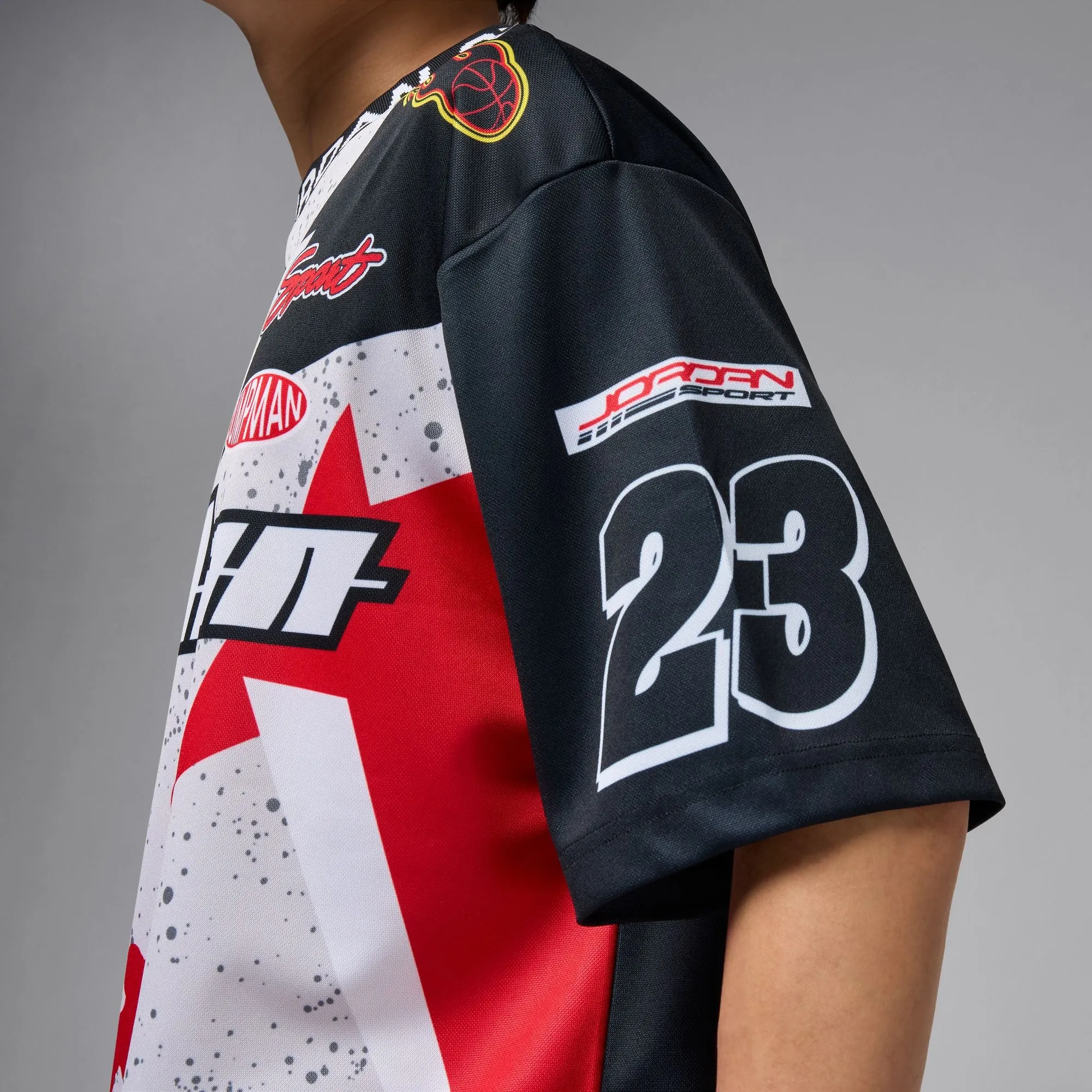 JORDAN ESSENTIALS SHORT SLEEVE TOP "NEUTRAL GREY/BLACK/FIRE RED"