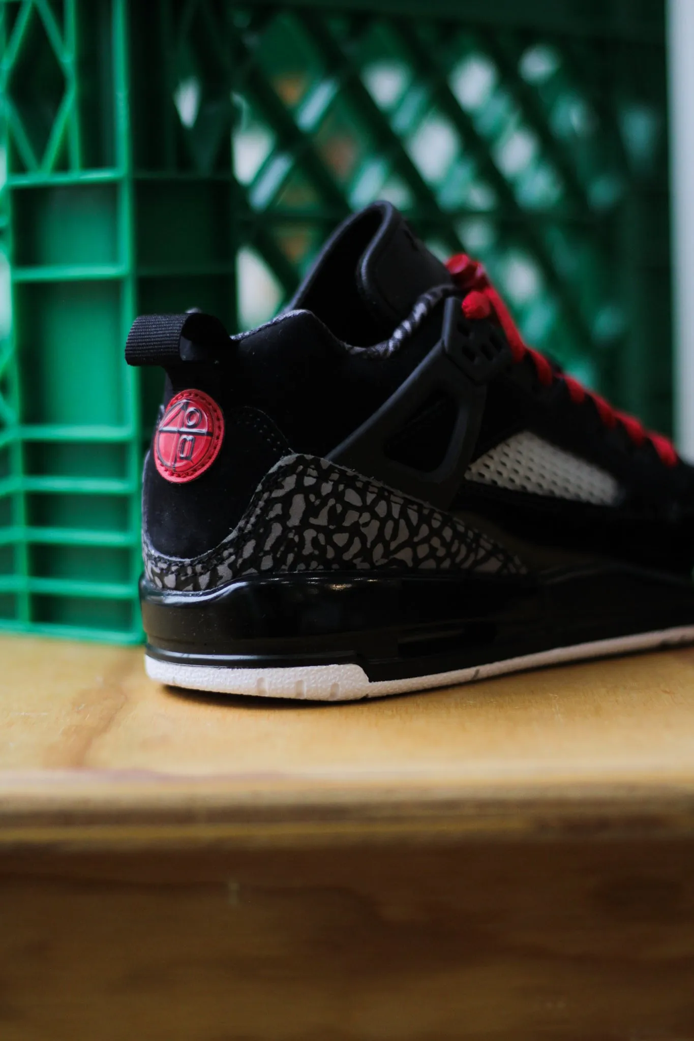 JORDAN SPIZIKE LOW (GS) "BLACK/VARSITY RED-CLASSIC GREEN-WHITE"