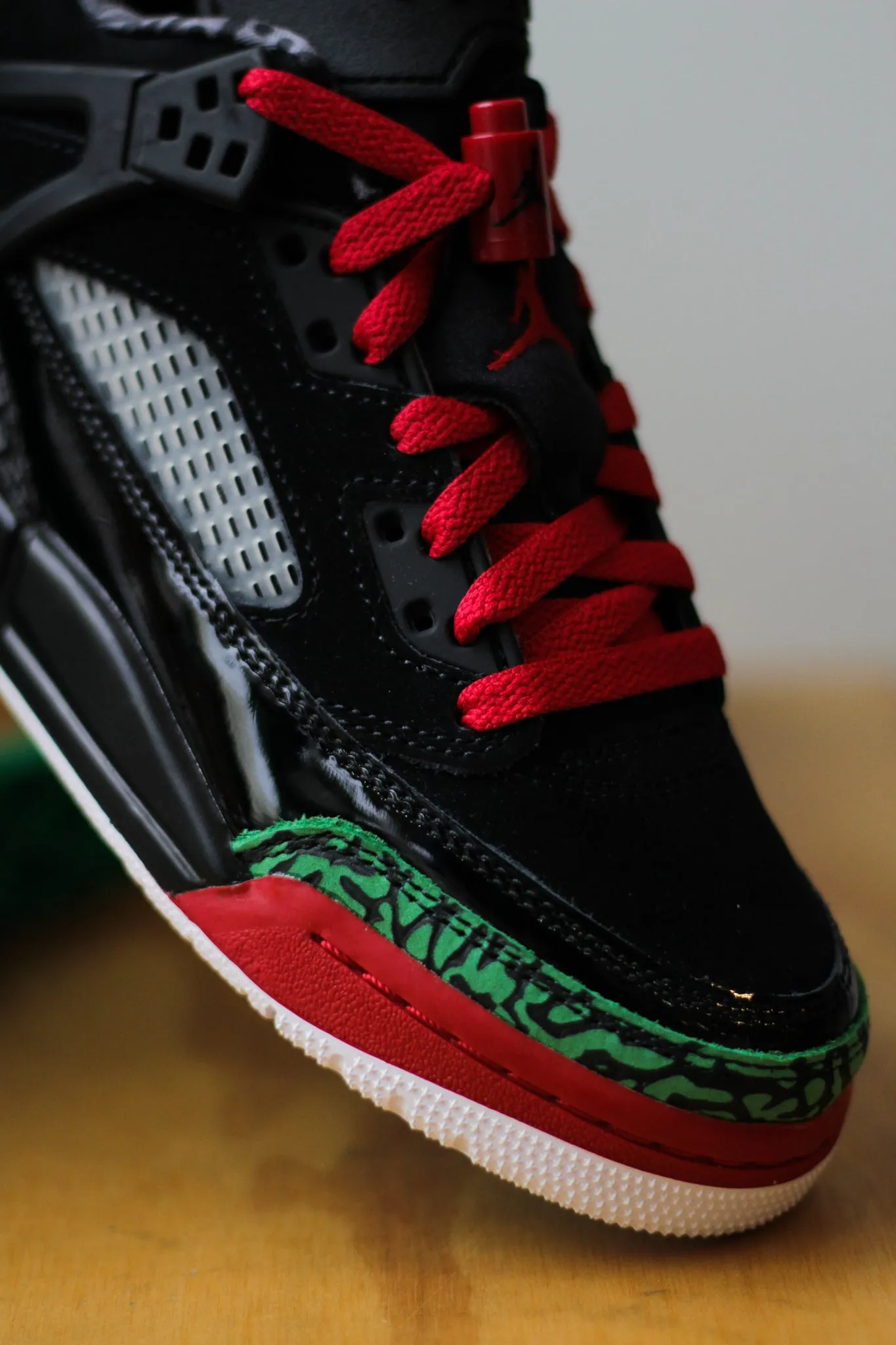 JORDAN SPIZIKE LOW (GS) "BLACK/VARSITY RED-CLASSIC GREEN-WHITE"