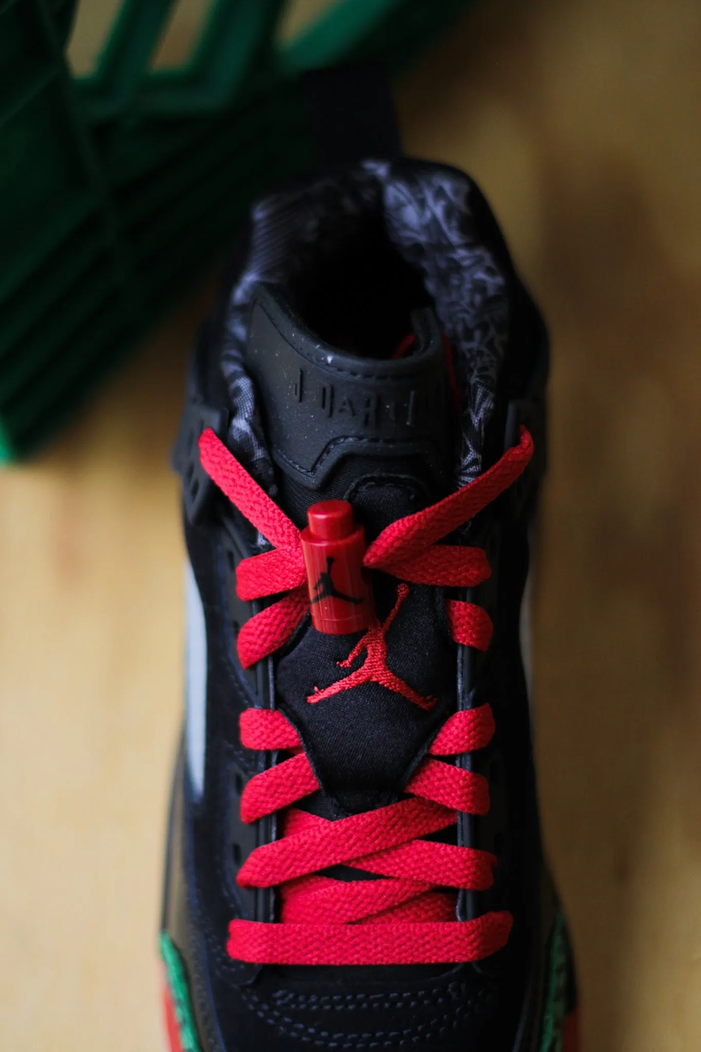 JORDAN SPIZIKE LOW (GS) "BLACK/VARSITY RED-CLASSIC GREEN-WHITE"