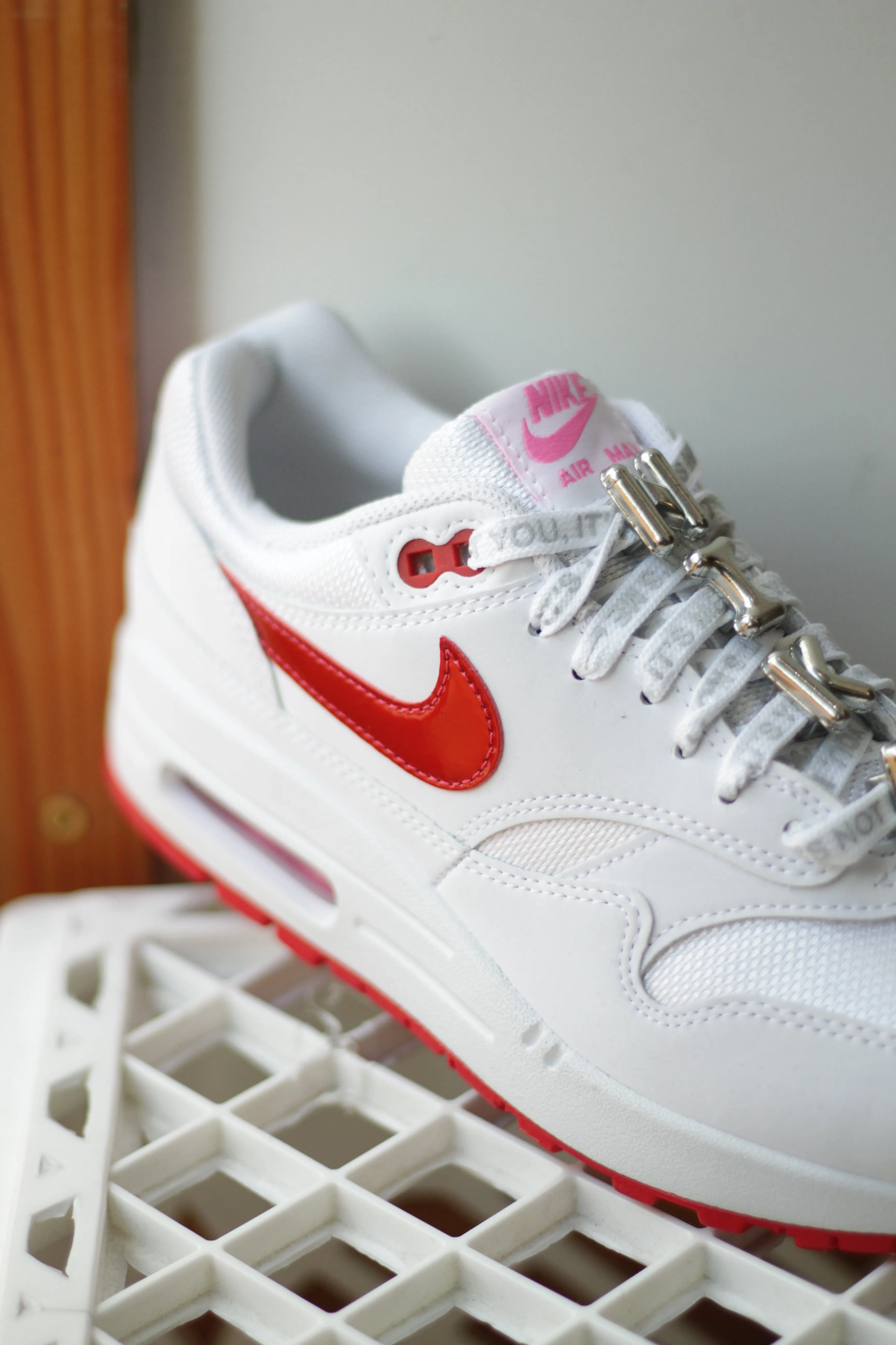 NIKE AIR MAX 1 PRM "WHITE/UNIVERSITY RED-PLAYFUL PINK"
