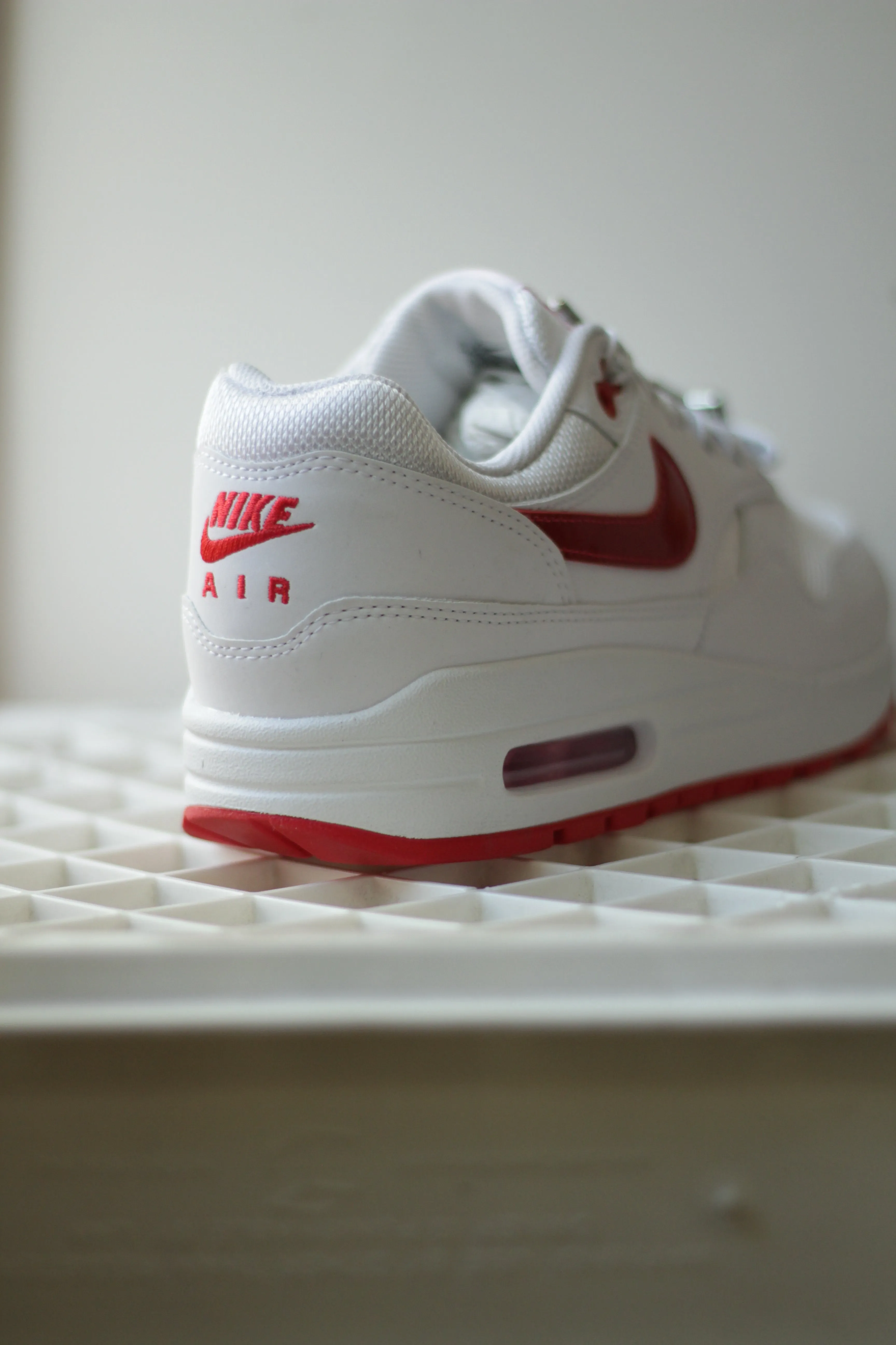 NIKE AIR MAX 1 PRM "WHITE/UNIVERSITY RED-PLAYFUL PINK"