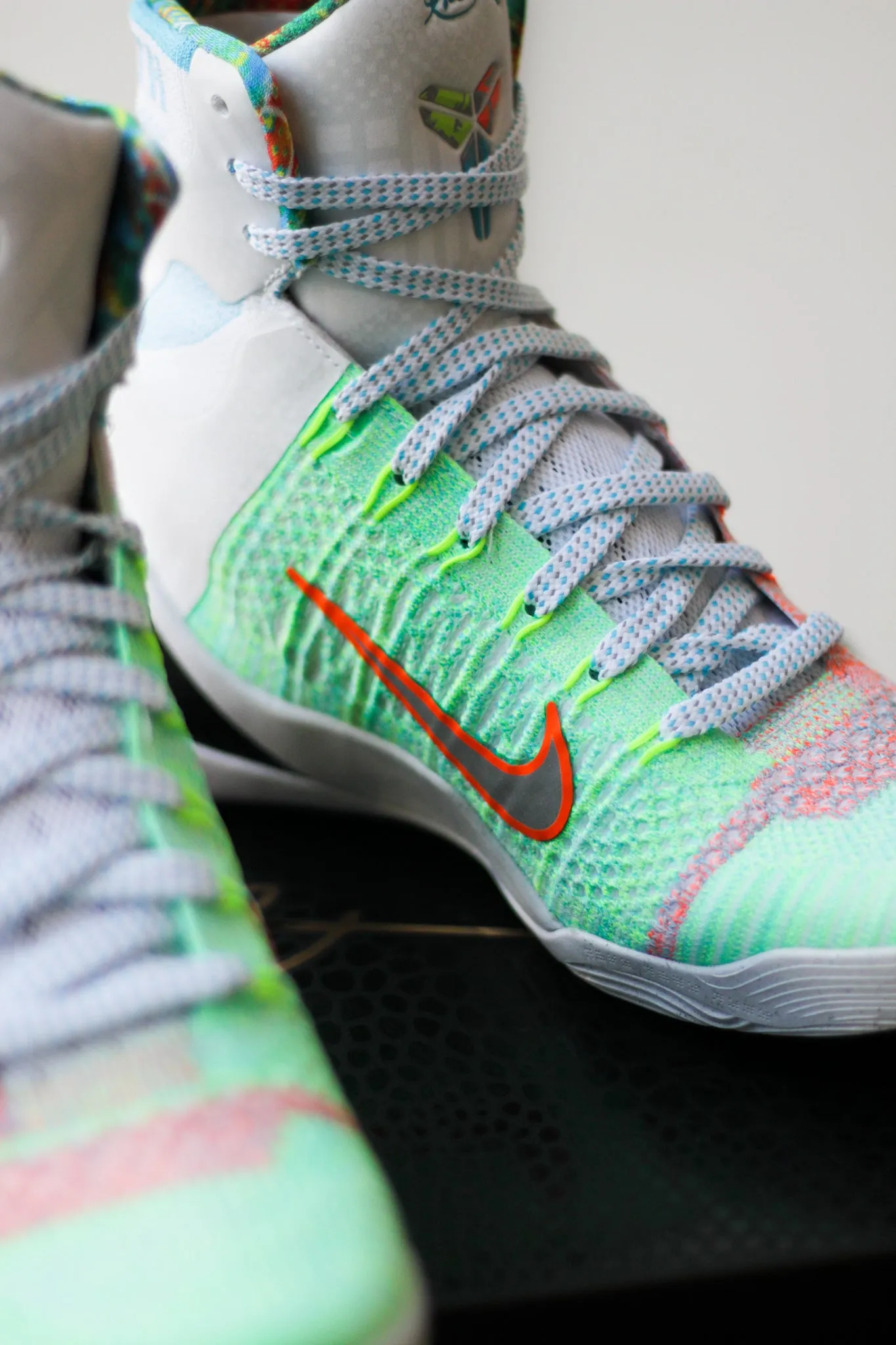 NIKE KOBE IX ELITE PROTRO "WHITE/REFLECTIVE SLVR-CHLORINE BLUE"