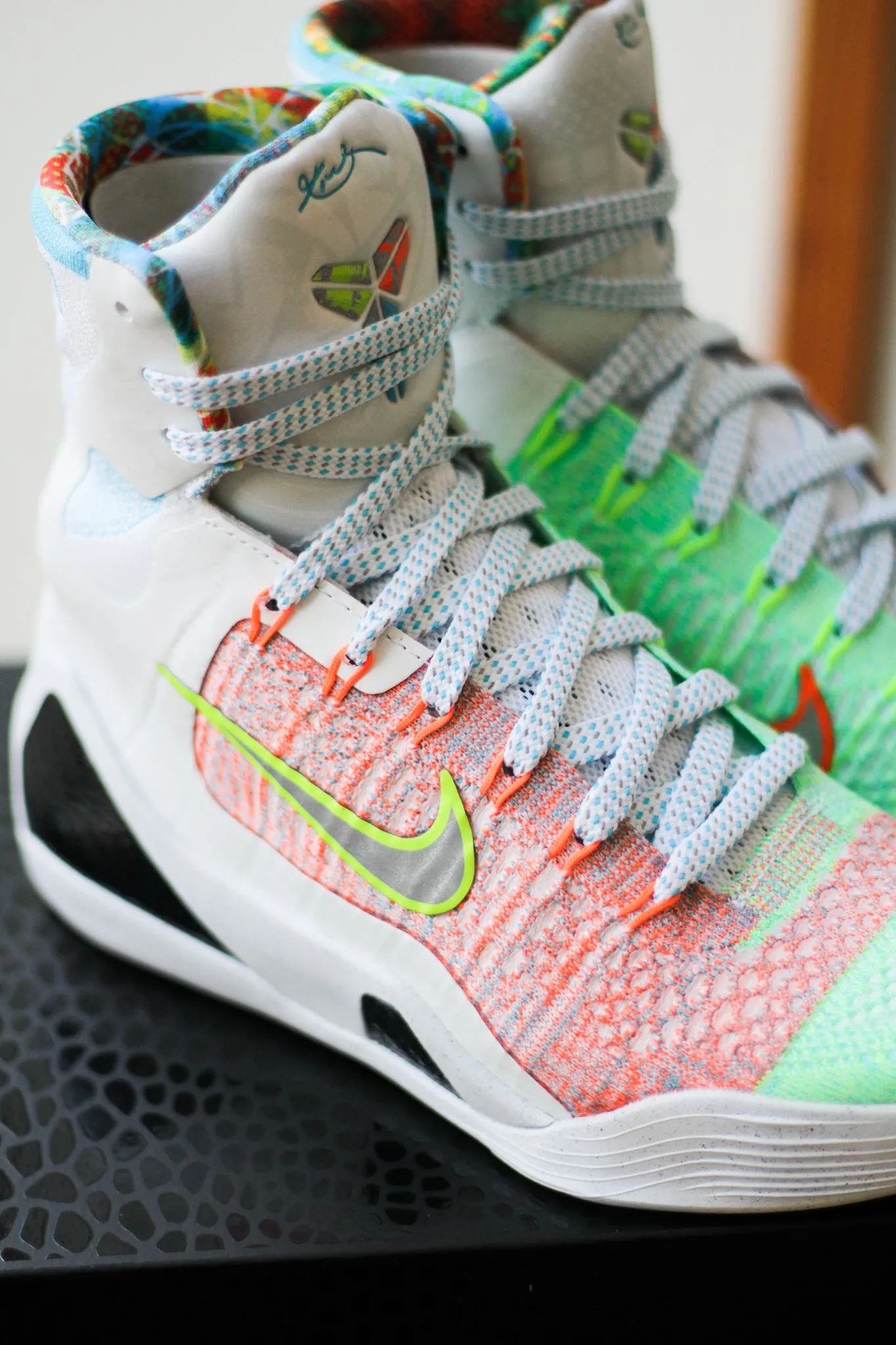 NIKE KOBE IX ELITE PROTRO "WHITE/REFLECTIVE SLVR-CHLORINE BLUE"