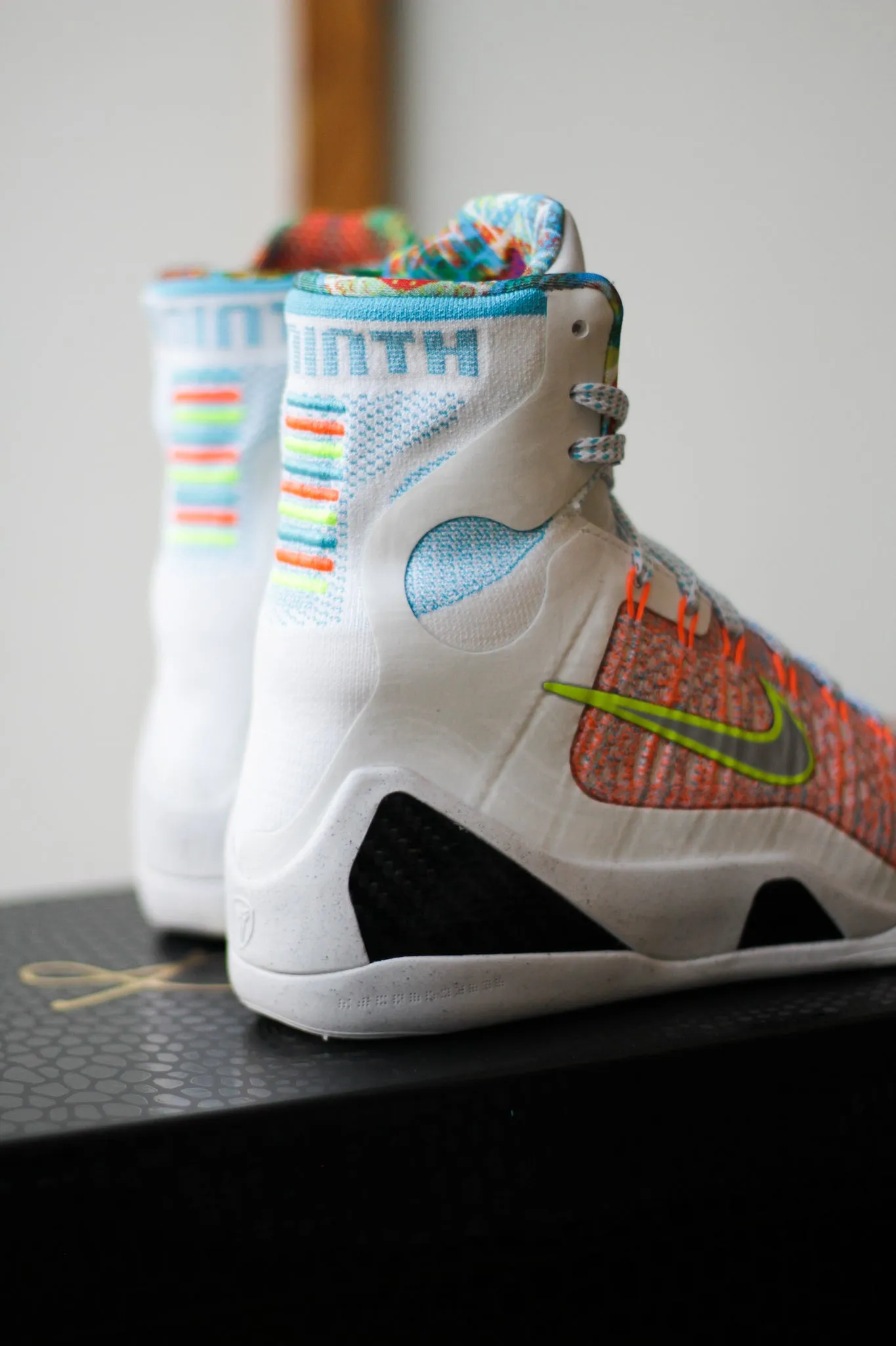 NIKE KOBE IX ELITE PROTRO "WHITE/REFLECTIVE SLVR-CHLORINE BLUE"
