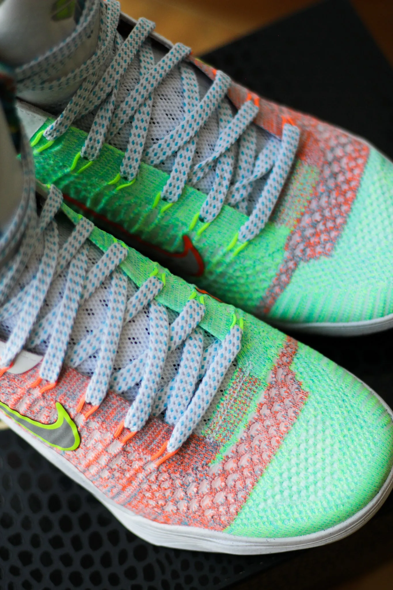 NIKE KOBE IX ELITE PROTRO "WHITE/REFLECTIVE SLVR-CHLORINE BLUE"