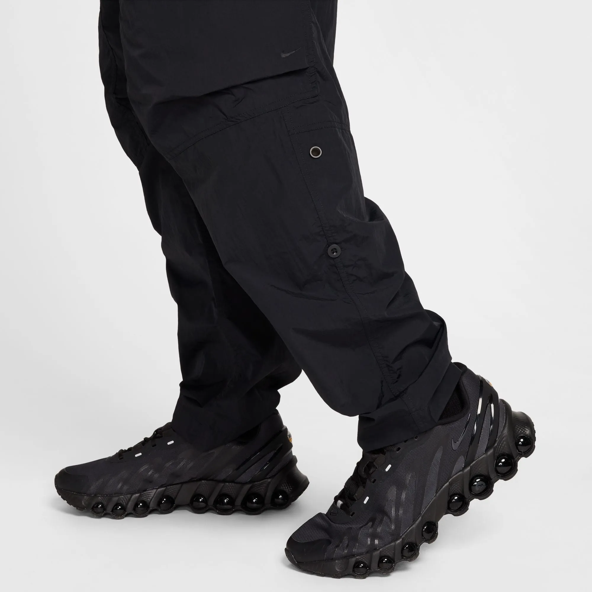 NIKE TECH WOVEN CARGO PANTS "BLACK/BLACK"