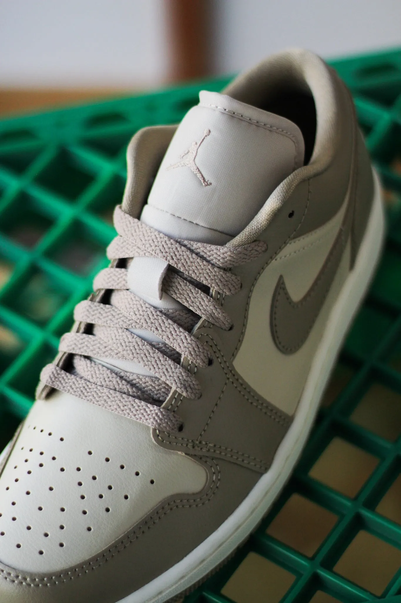 W AIR JORDAN 1 LOW "RATTAN/SAIL/DESERT CAMO"