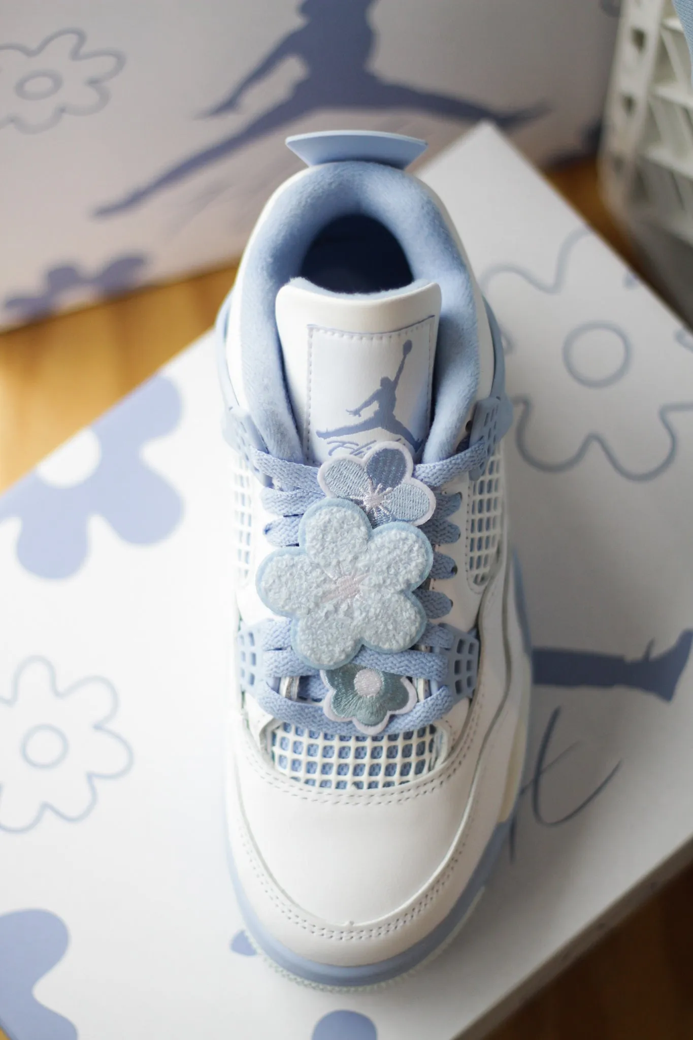 W AIR JORDAN 4 RETRO "WHITE/ALUMINUM-BLUE TINT-OIL GREEN"