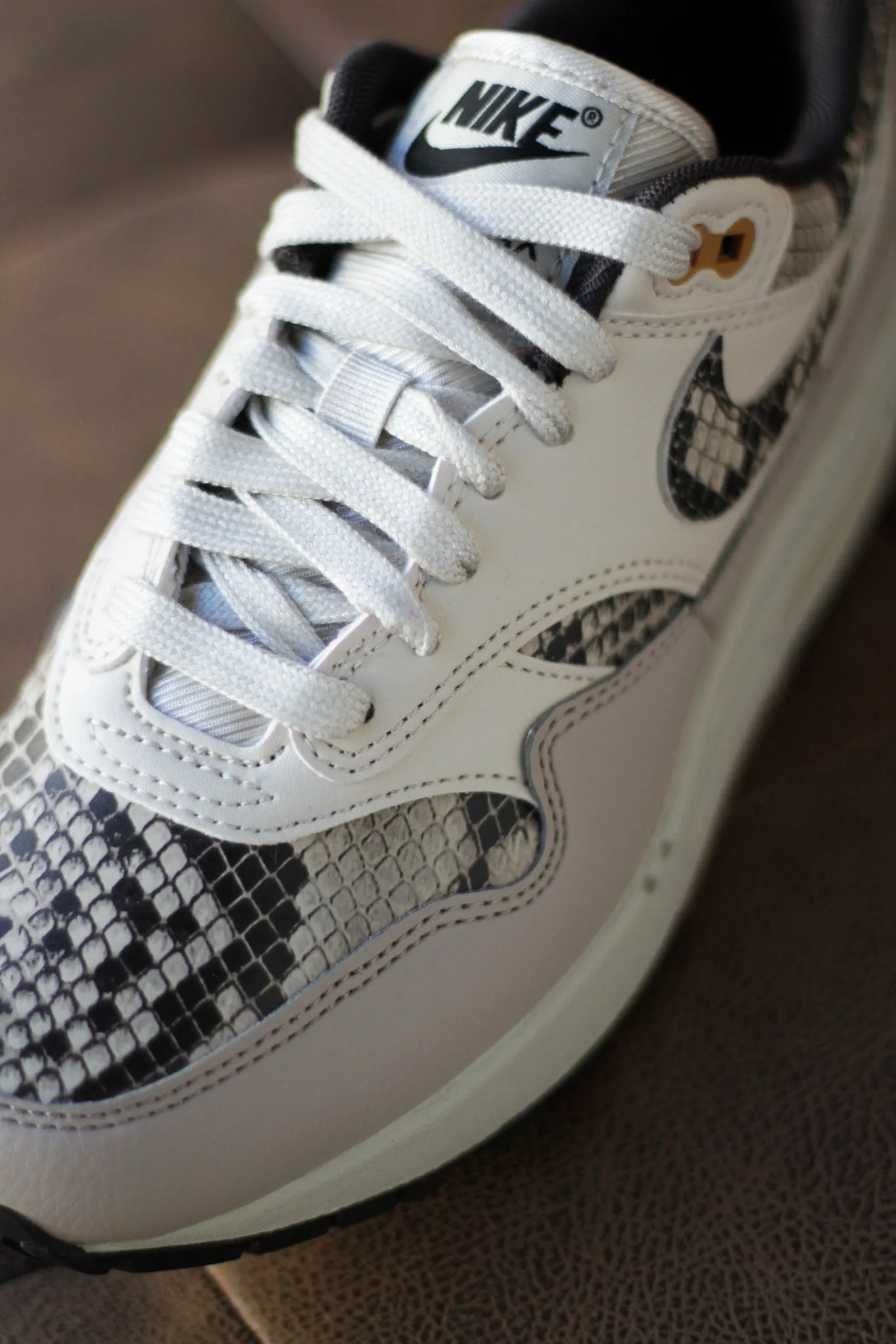 W NIKE AIR MAX 1 '87 "LT OREWOOD BRN/MULTI-COLOR-MALT"