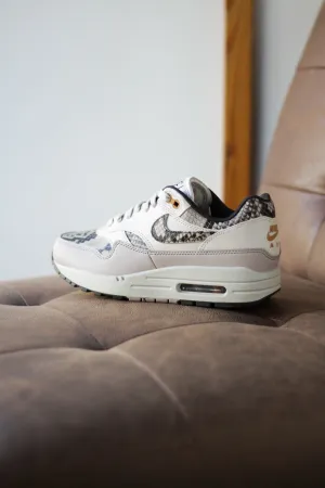 W NIKE AIR MAX 1 '87 "LT OREWOOD BRN/MULTI-COLOR-MALT"