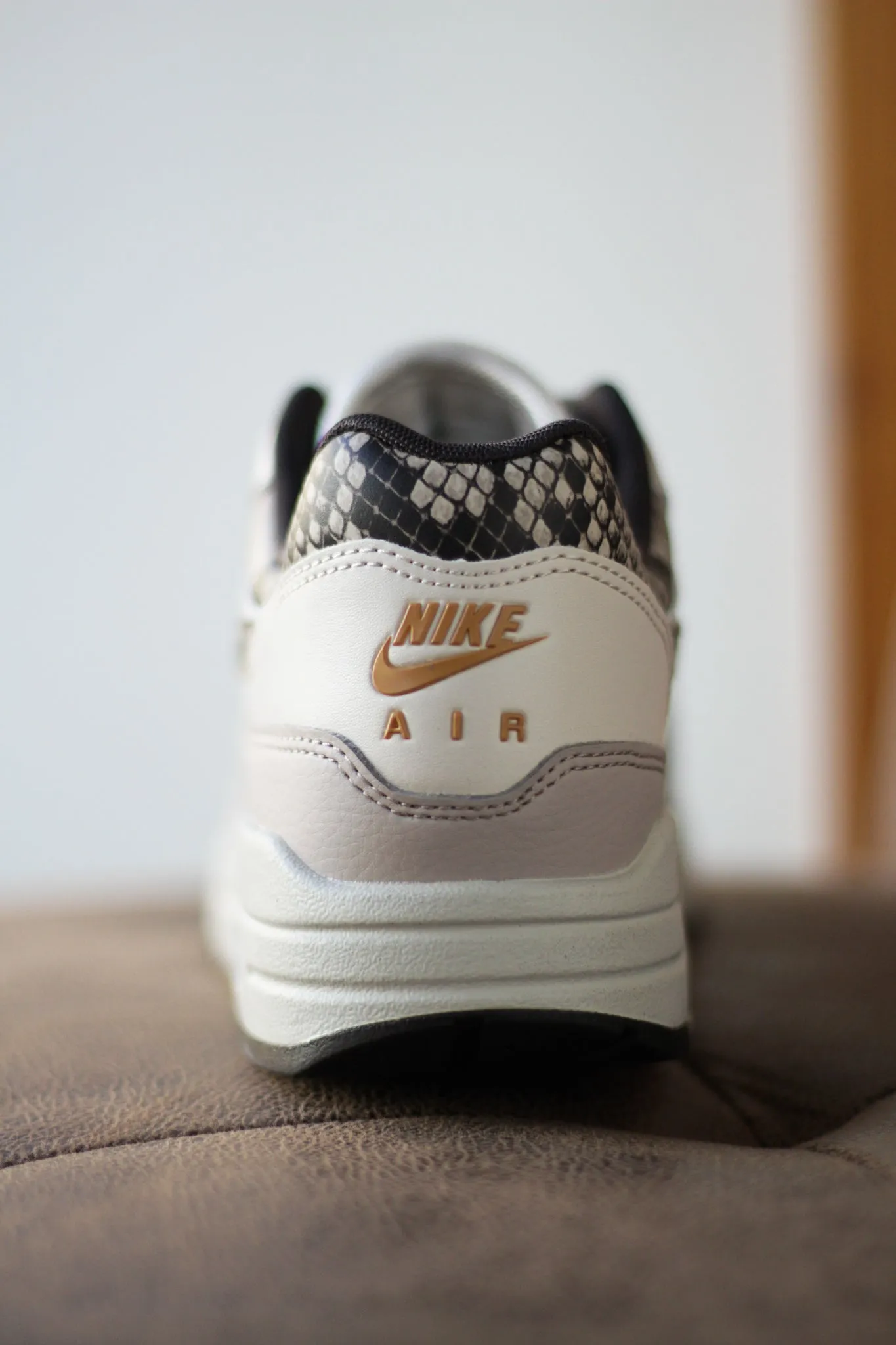 W NIKE AIR MAX 1 '87 "LT OREWOOD BRN/MULTI-COLOR-MALT"