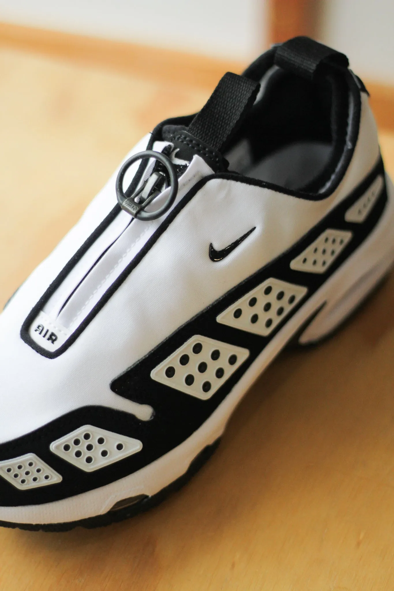 W NIKE AIR MAX SNDR "WHITE/BLACK"