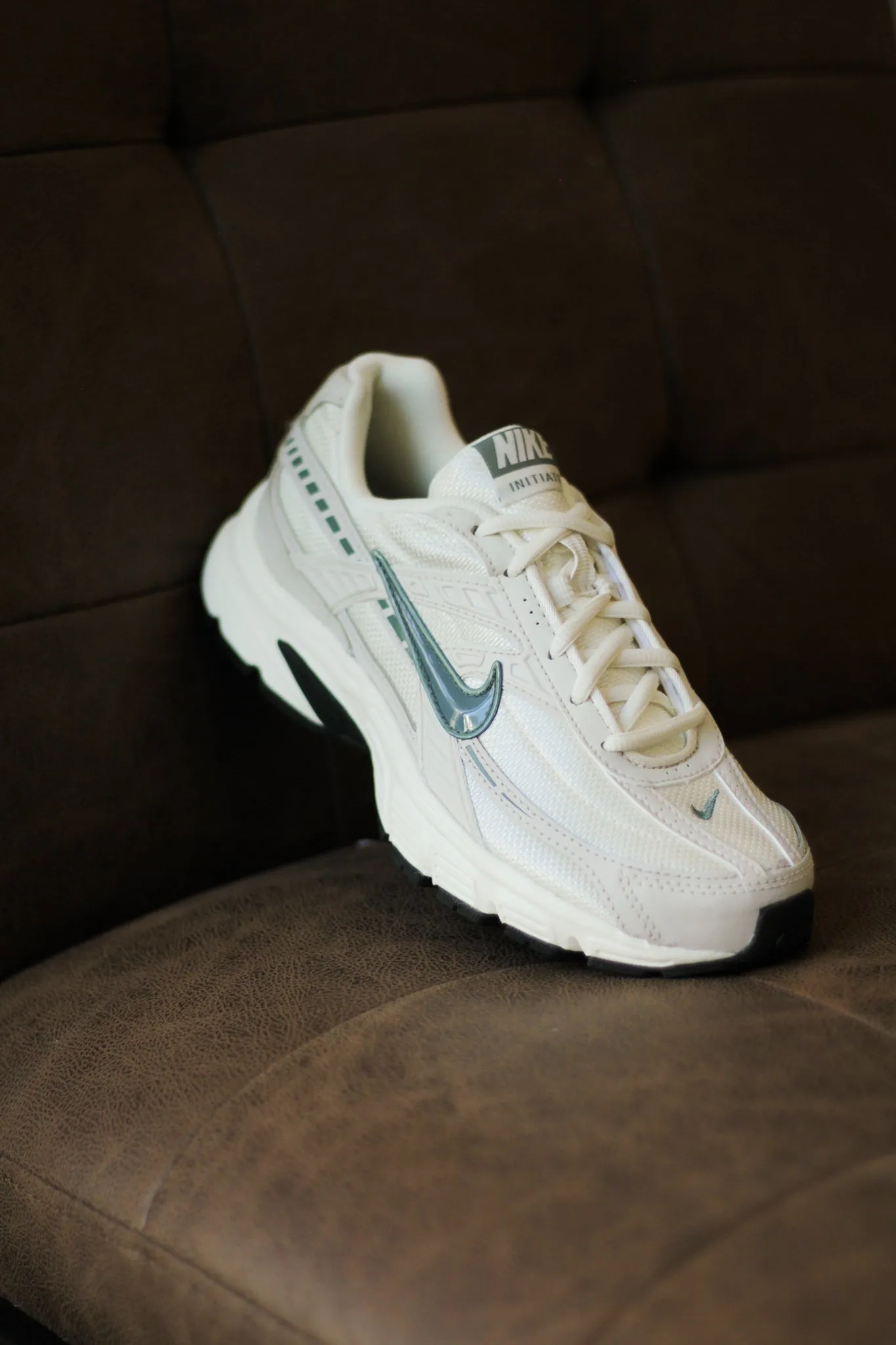 W NIKE INITIATOR "SOFT PEARL/CLAY GREEN-LT OREWOOD BRN"