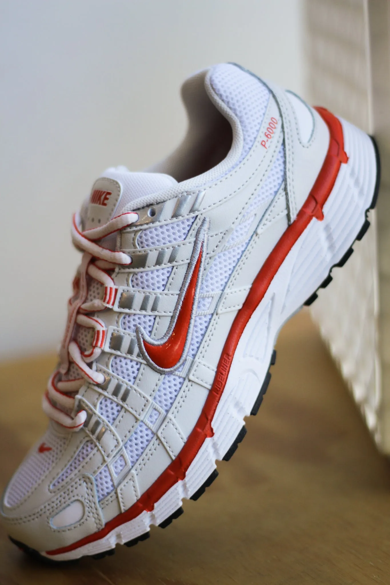 W NIKE P-6000 " WHITE/PICANTE RED-PLATINUM TINT-BLACK"