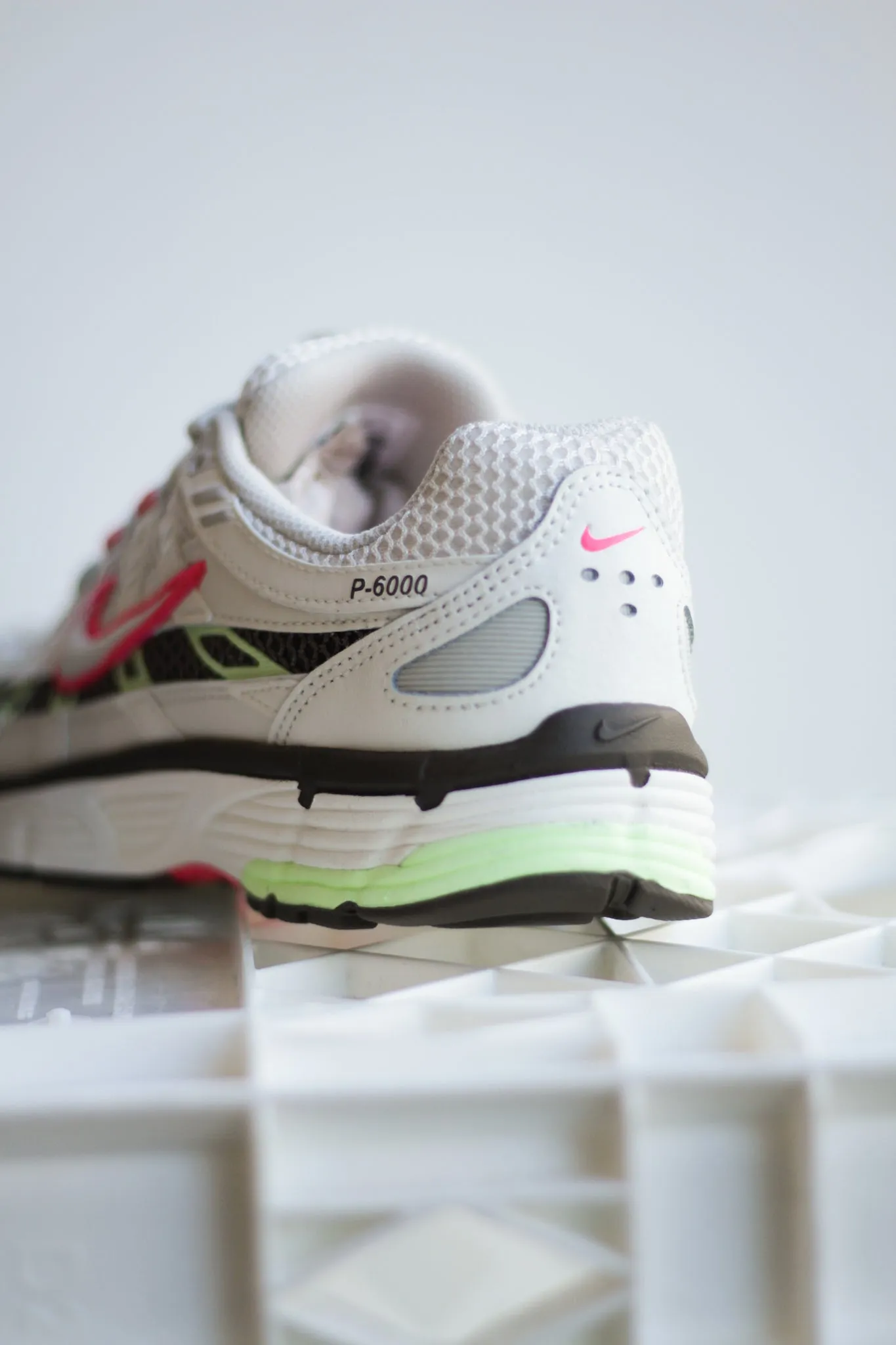 W NIKE P-6000 "PHANTOM/SAIL-IRONSTONE-LIGHT BONE"